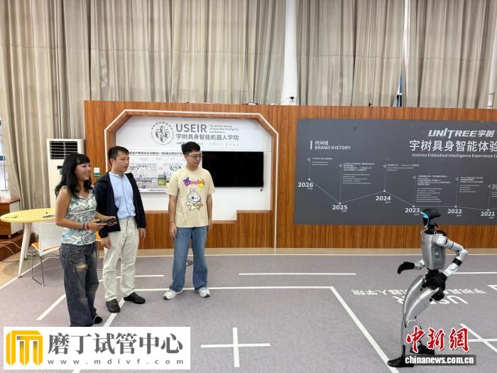老挝学生广西研学AI 盼无人机“飞”回国助农(图2)